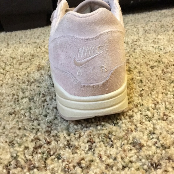 Suede Nike air max’s with burgundy color! - Picture 4 of 5